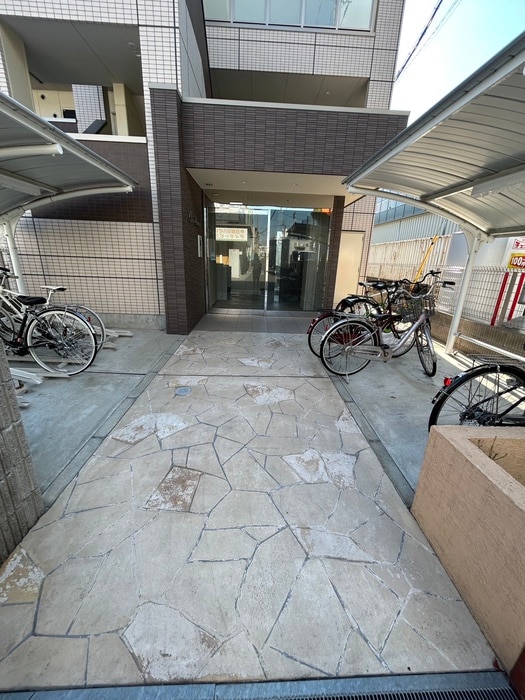 物件外観写真4　(エントランス部分)