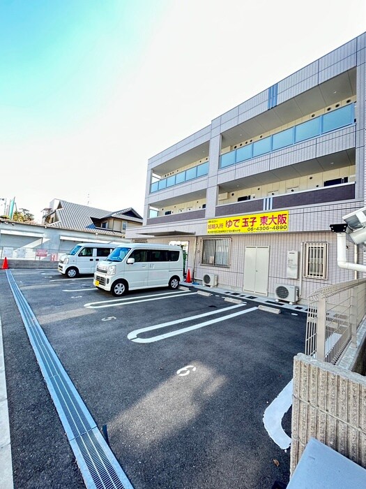 物件外観写真6　(駐車場)