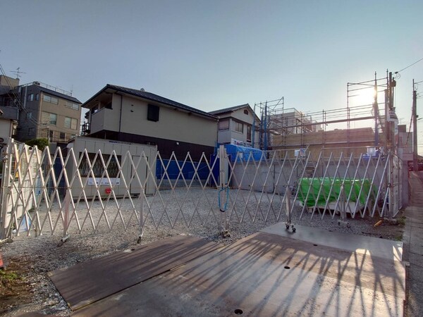 建築中