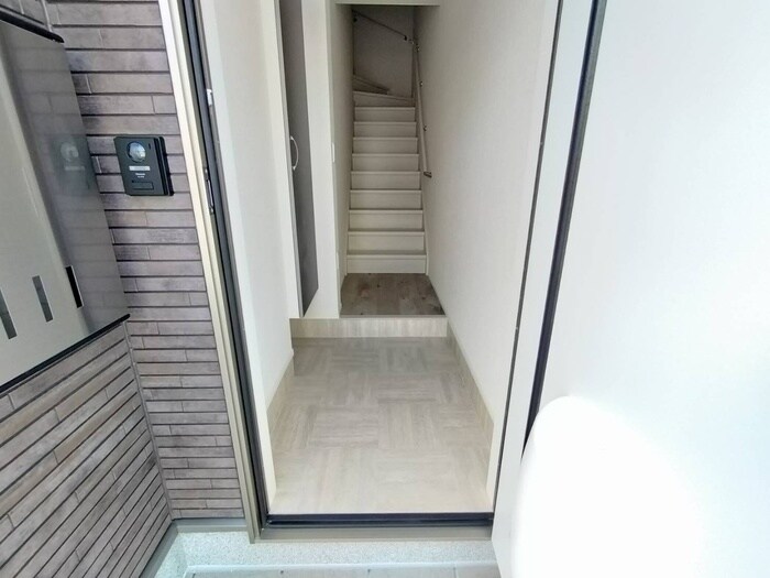 物件内観写真19　(玄関)