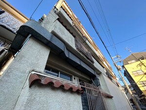 足立ハイツ太秦外観写真