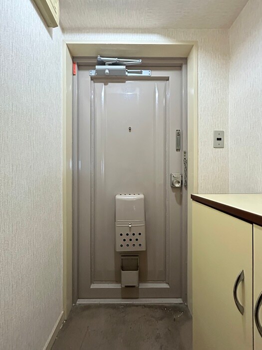 物件内観写真18　(玄関)