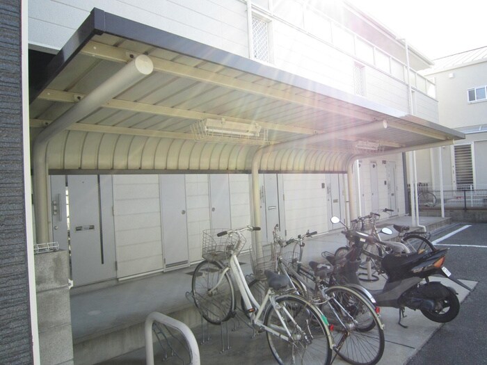 物件外観写真3　(駐輪場)