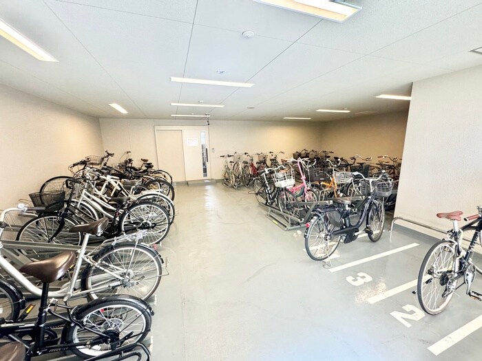 物件外観写真6　(駐輪場)