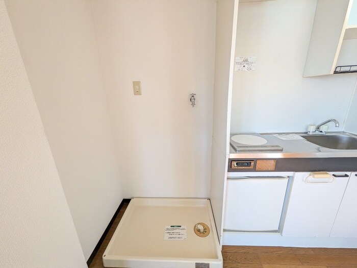 物件内観写真12　(洗濯機置場)