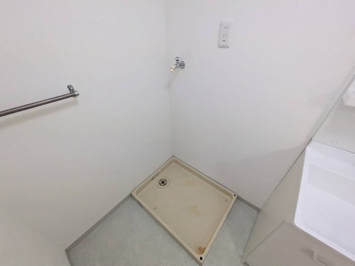 物件内観写真12　(洗濯機置場)