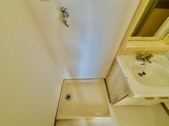 物件内観写真12　(洗濯機置場)