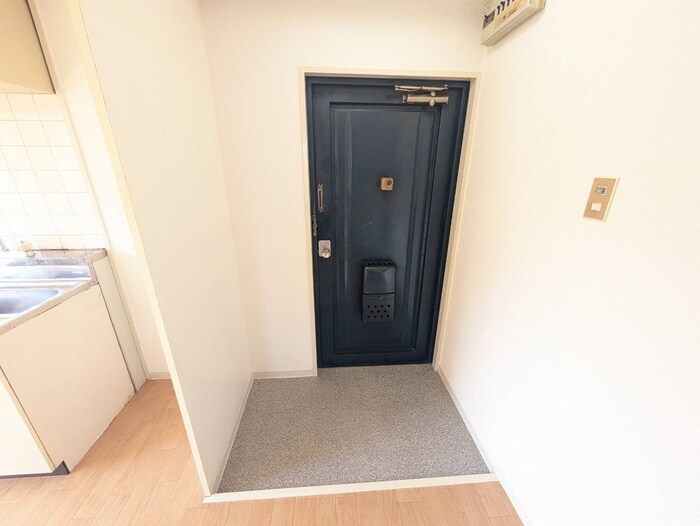 物件内観写真13　(玄関)