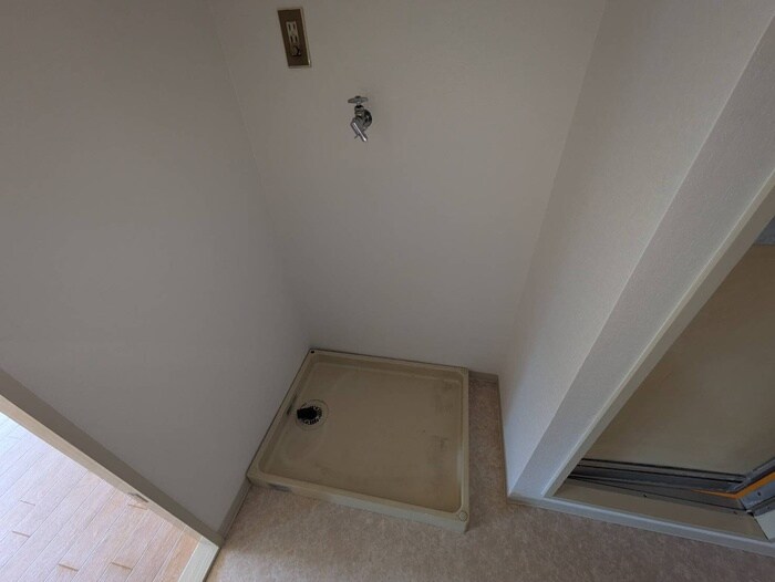 物件内観写真14　(洗濯機置場)