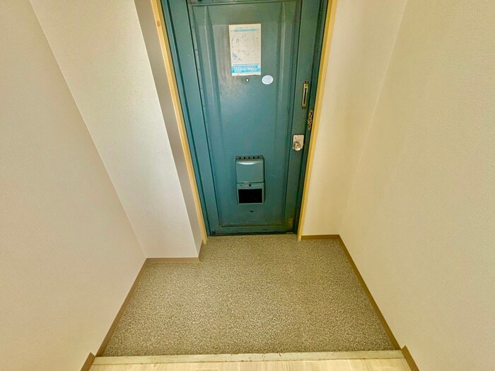 物件内観写真18　(玄関)