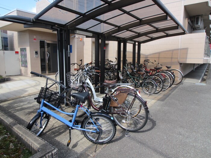 物件外観写真4　(駐輪場)