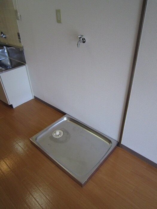 物件内観写真10　(洗濯機置場)