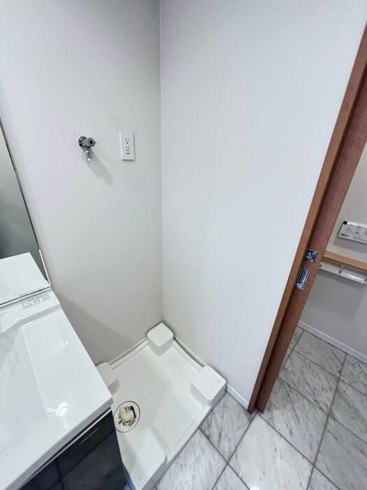 物件内観写真18　(洗濯機置場)