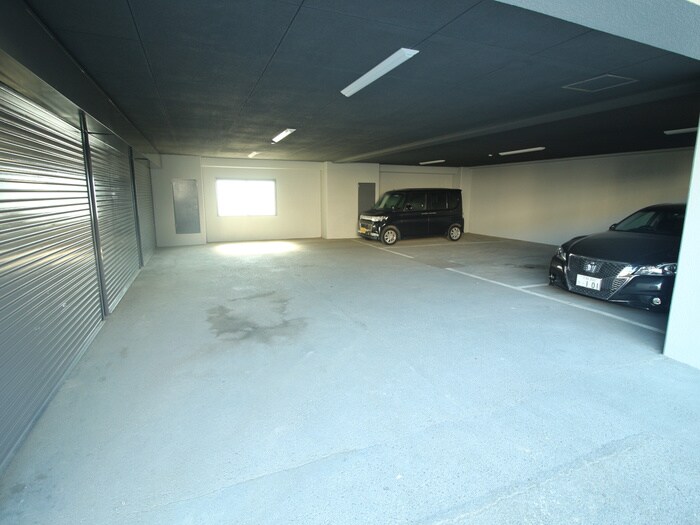 物件外観写真3　(駐車場)