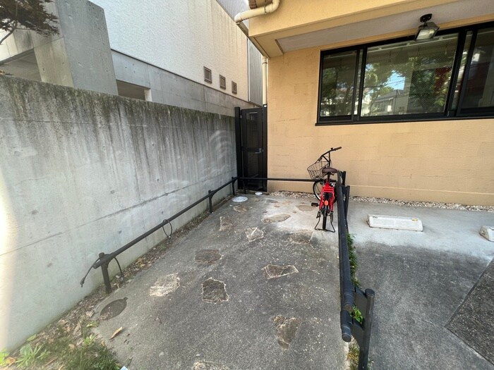 物件外観写真5　(駐輪場)
