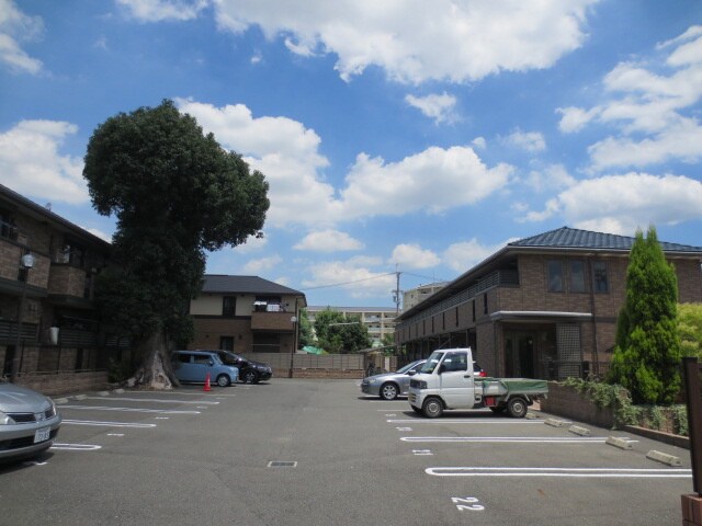 物件外観写真2　(駐車場)