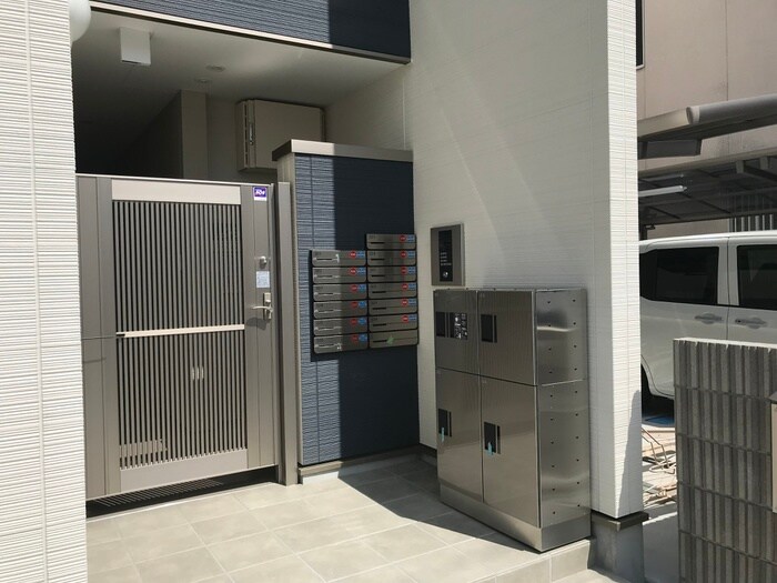 物件外観写真2　(エントランス部分)