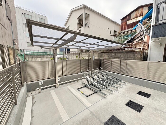 物件外観写真2　(駐輪場)