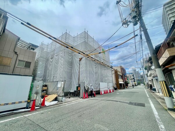 建築中