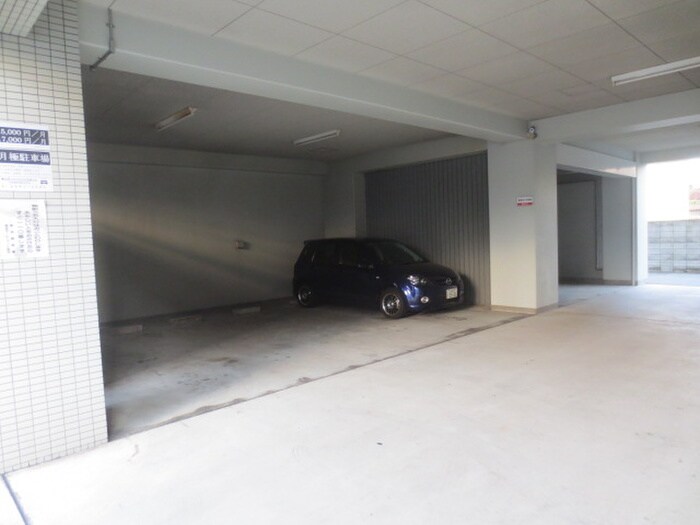 物件外観写真5　(駐車場)