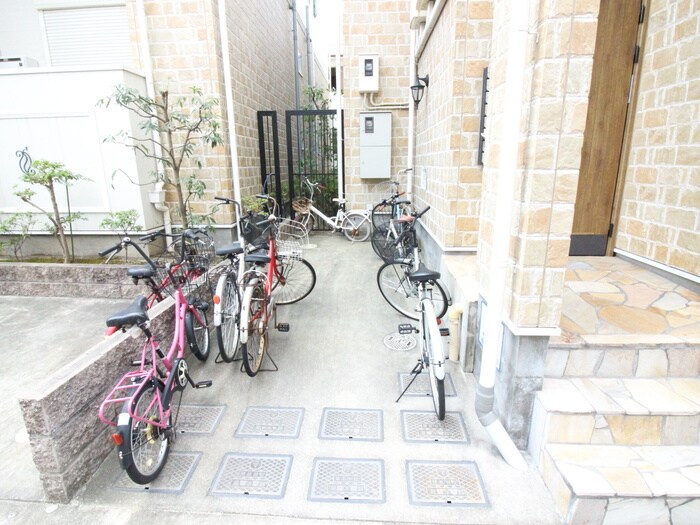 物件外観写真4　(駐輪場)