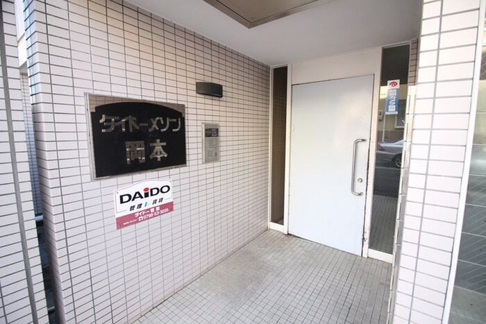 物件外観写真2　(エントランス部分)