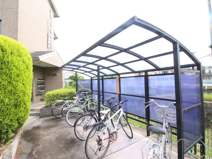 物件外観写真3　(駐輪場)