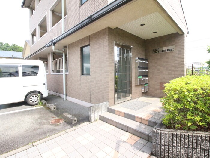 物件外観写真4　(エントランス部分)