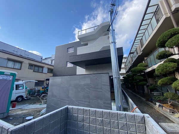 建築中