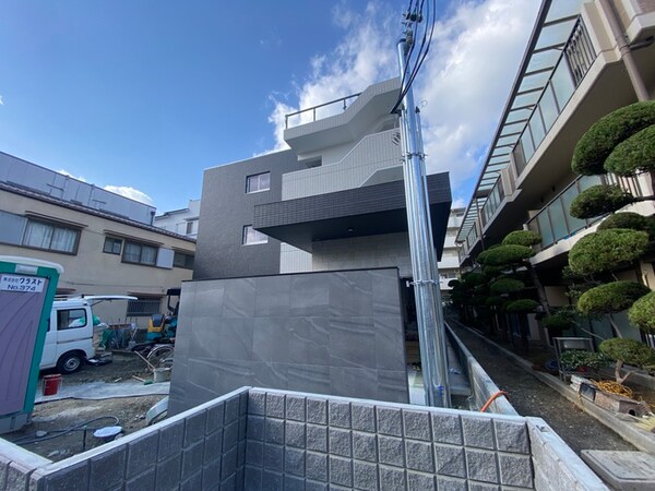 建築中