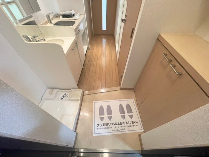 物件内観写真10　(玄関)