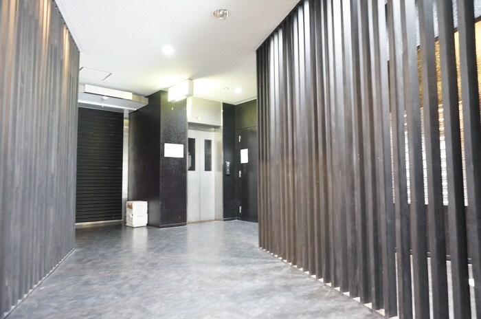 物件外観写真4　(エントランス部分)