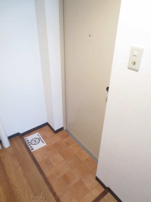 物件内観写真12　(玄関)