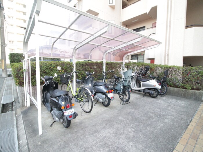 物件外観写真4　(駐輪場)