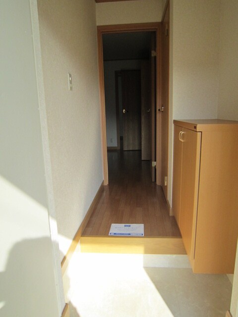 物件内観写真11　(玄関)