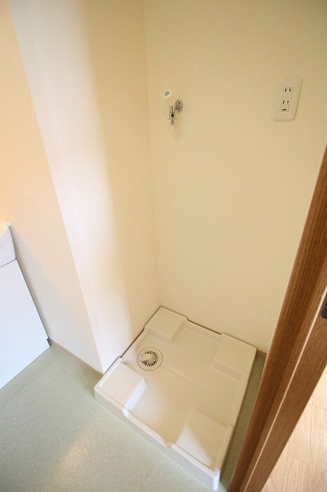 物件内観写真13　(洗濯機置場)