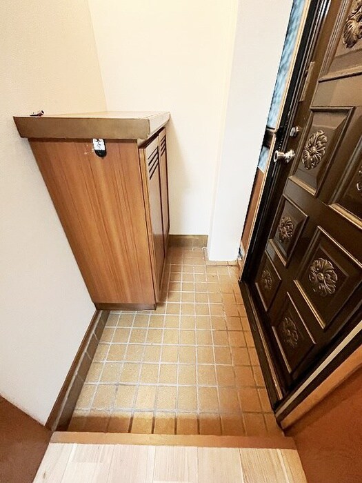 物件内観写真13　(玄関)
