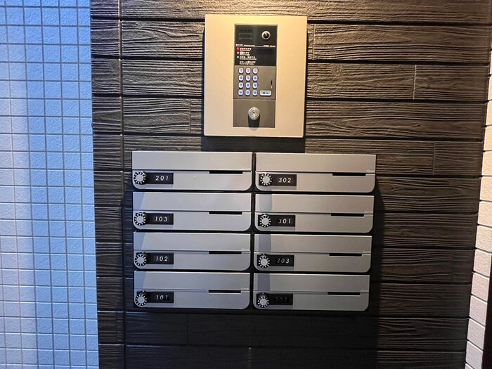 物件外観写真2　(エントランス部分)