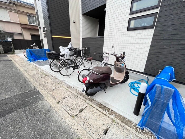 物件外観写真4　(駐輪場)