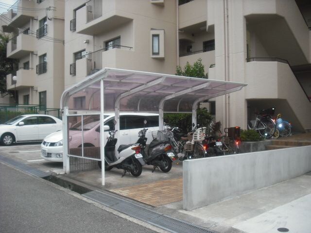 物件外観写真2　(駐輪場)