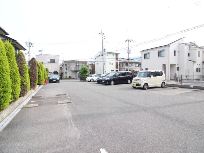 物件外観写真5　(駐車場)