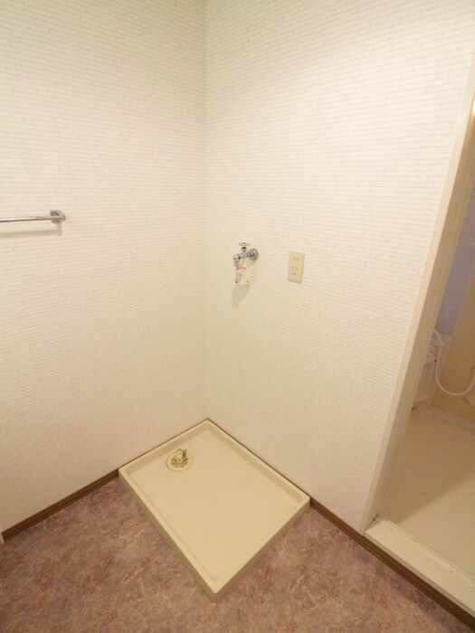 物件内観写真18　(洗濯機置場)