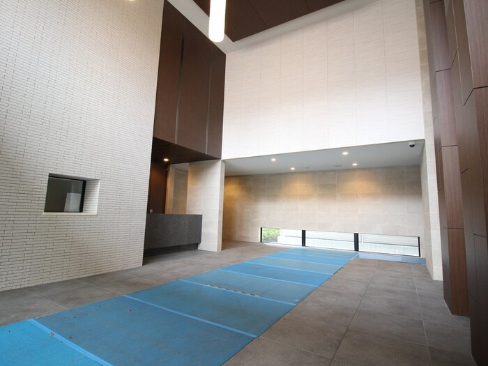 物件外観写真5　(エントランス部分)