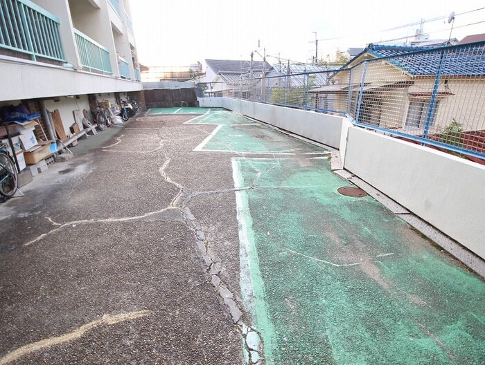 物件外観写真3　(駐車場)
