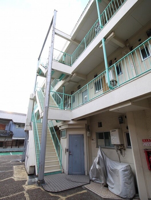 物件外観写真6　(エントランス部分)