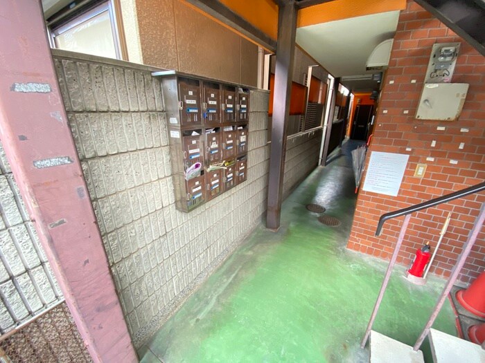 物件外観写真4　(エントランス部分)