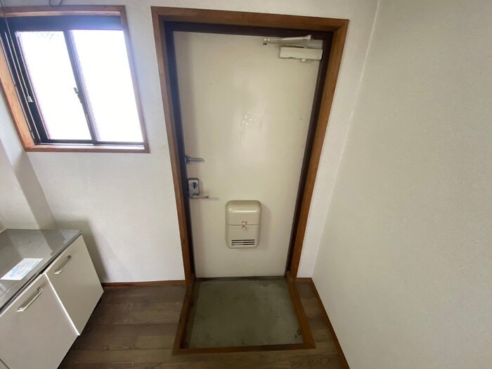 物件内観写真18　(玄関)