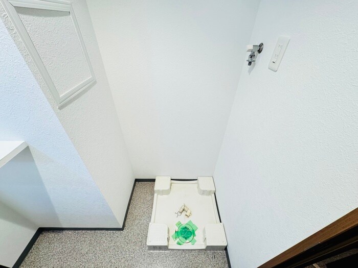 物件内観写真18　(洗濯機置場)