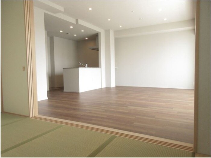 物件内観写真2　(居室)