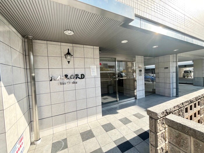 物件外観写真2　(エントランス部分)